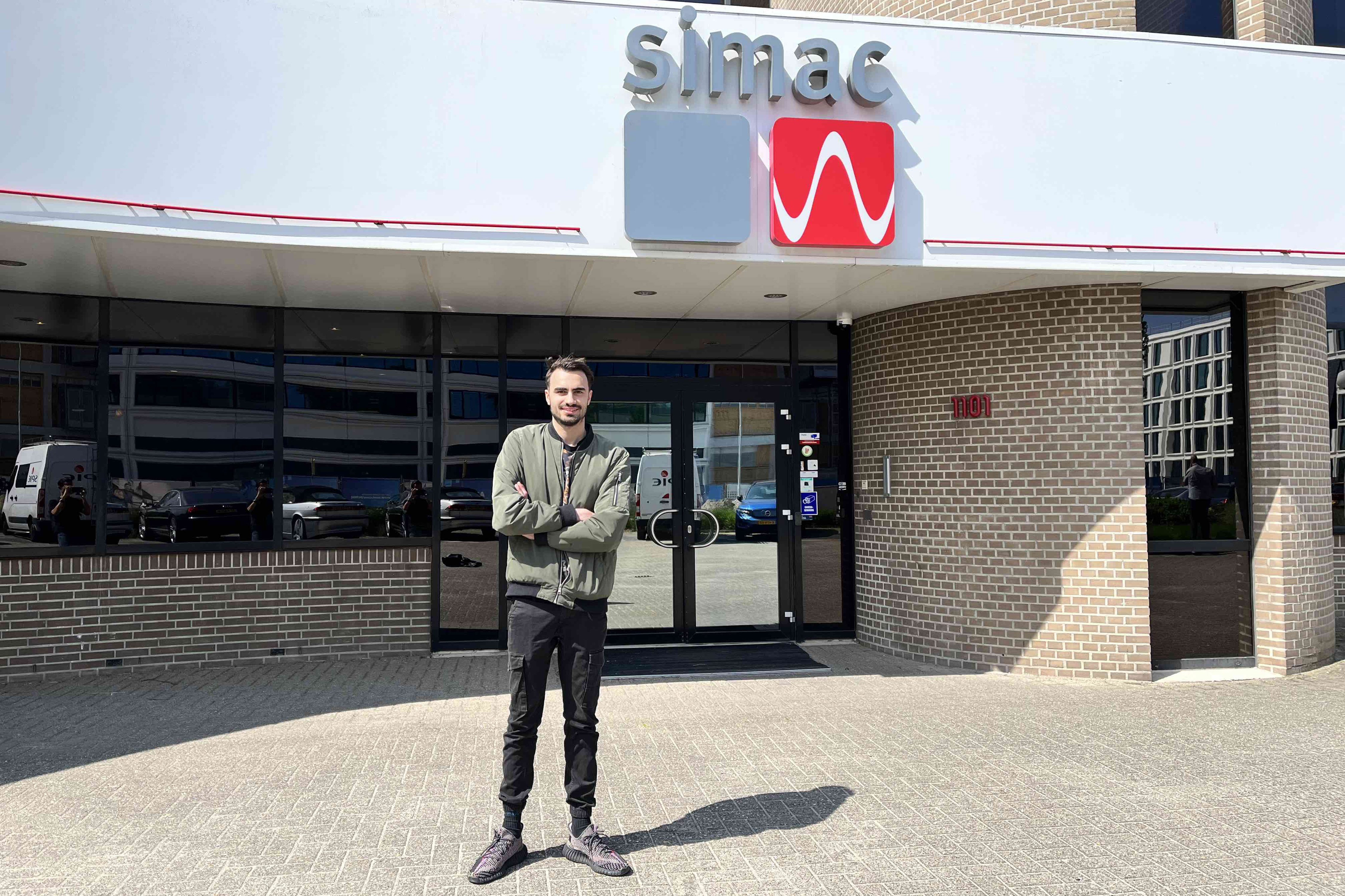 Over de vloer bij Dennis (Simac)